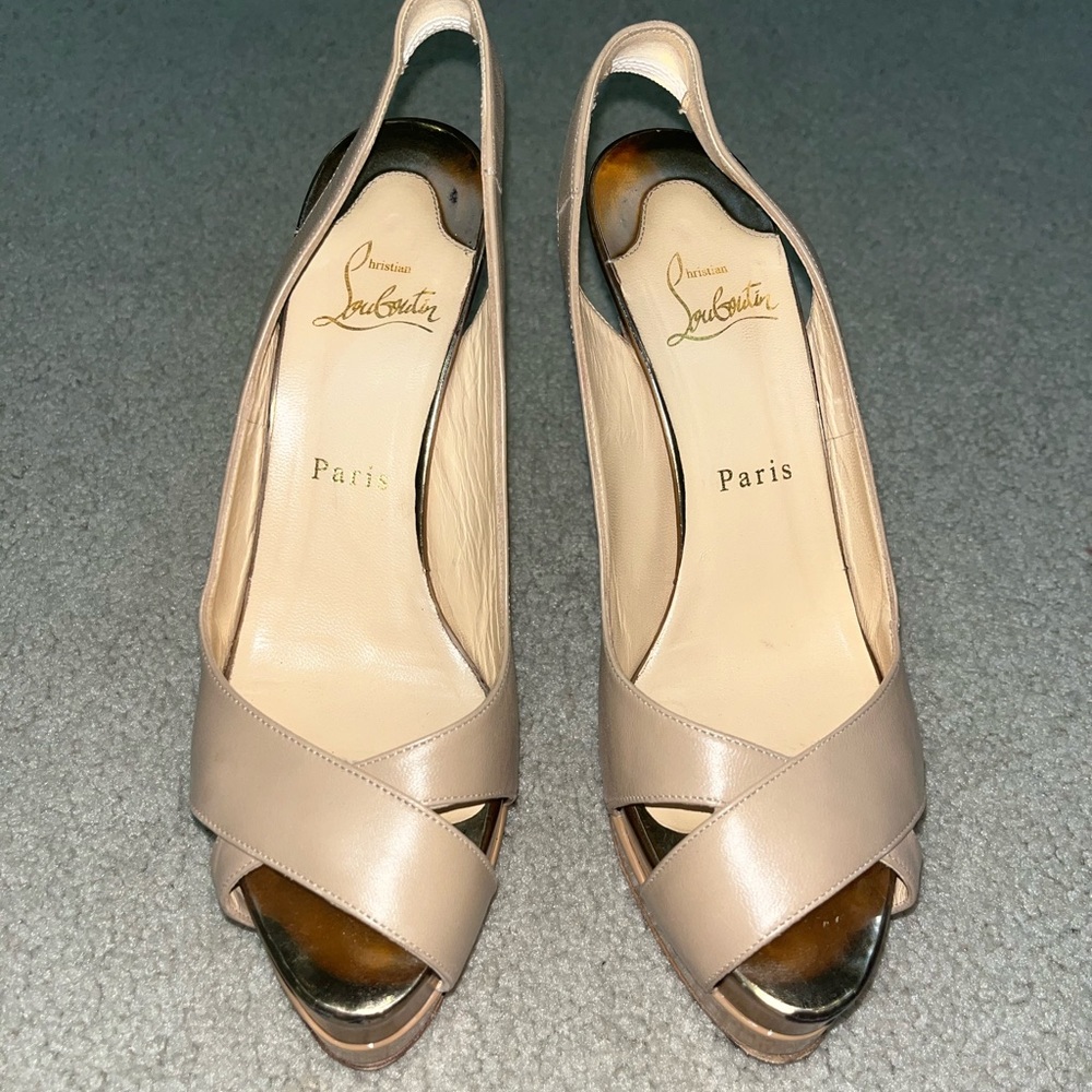 Christian Louboutin nude mixed leather & patent slingback heel size 37.5 (euro)